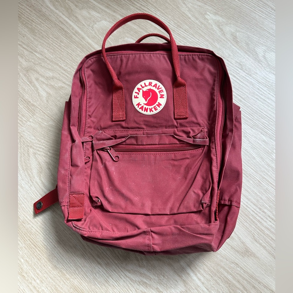 🦊 Kånken Red Backpack - Picture 2 of 7